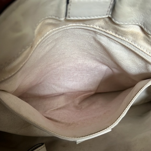 A 235 - 💯% authentic Gucci shoulder bag - Picture 14 of 16